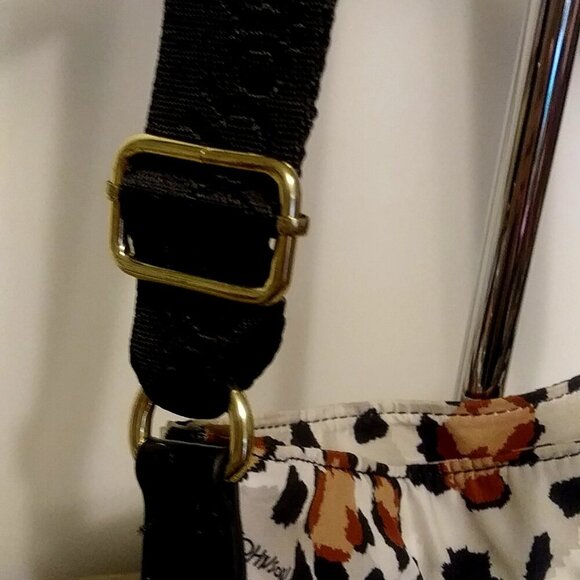 Betsey Johnson Cheetah/Leopard Print Bag/Purse with patent leather accents - Picture 10 of 11